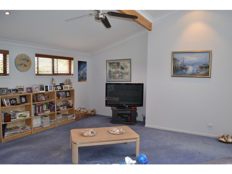 11 Warringal Court, Burrum Heads QLD 4659