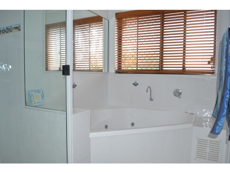 11 Warringal Court, Burrum Heads QLD 4659