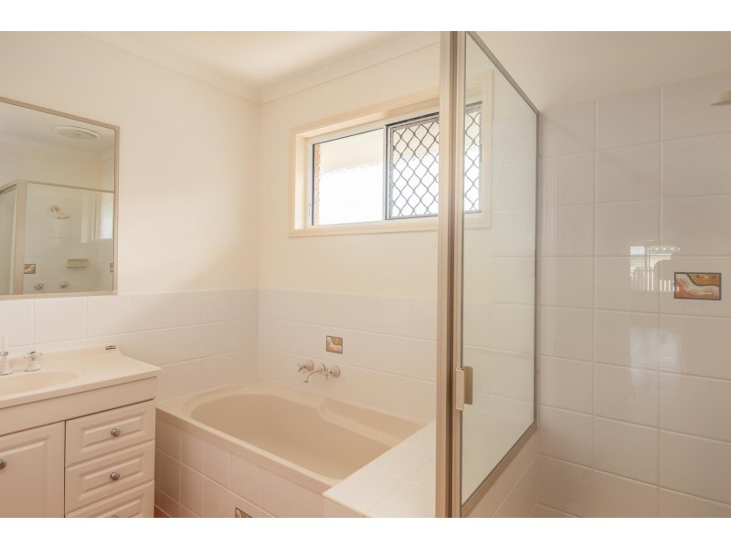 8 Wodalla Mews, Point Vernon QLD 4655