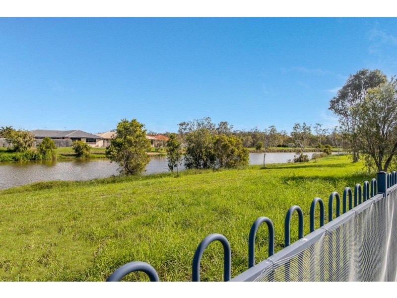 8 Wodalla Mews, Point Vernon QLD 4655