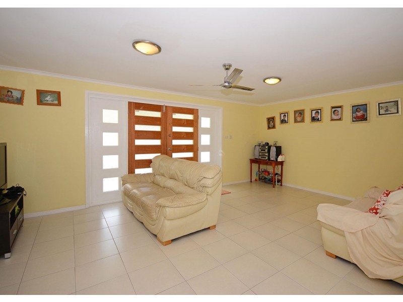 4 Arthur Street, Urangan QLD 4655