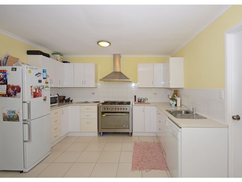 4 Arthur Street, Urangan QLD 4655