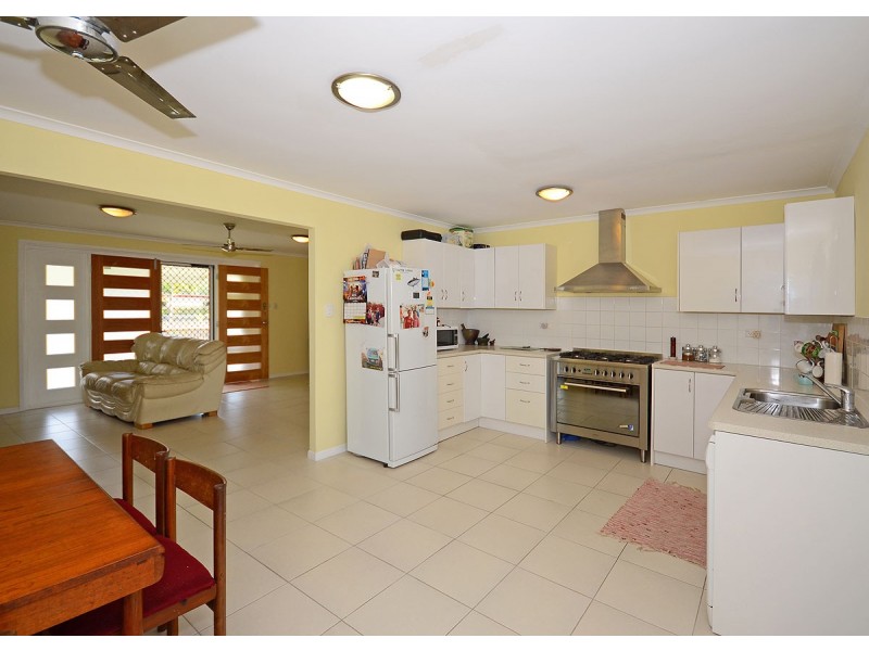 4 Arthur Street, Urangan QLD 4655