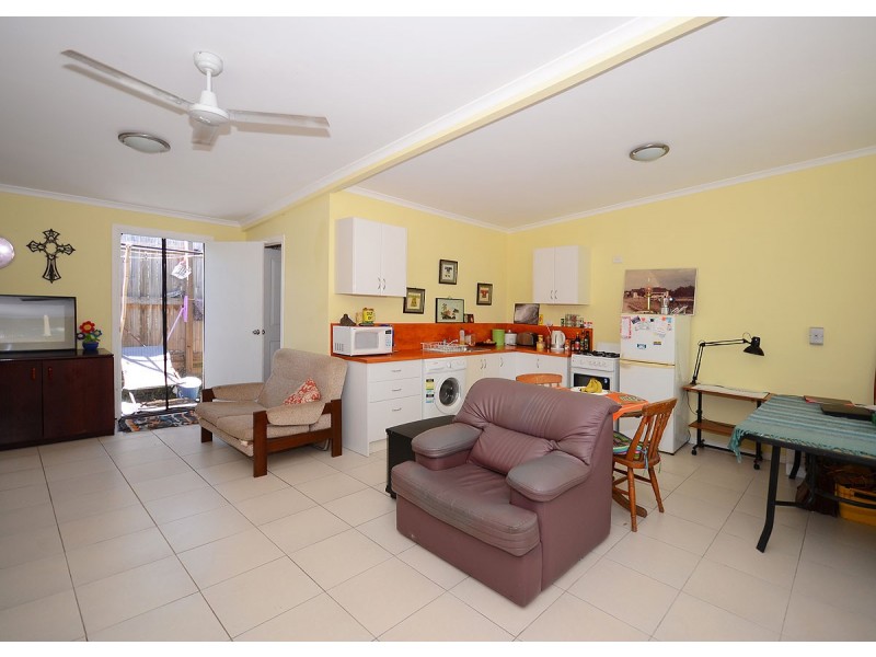 4 Arthur Street, Urangan QLD 4655