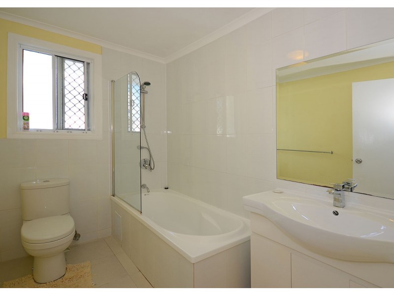 4 Arthur Street, Urangan QLD 4655