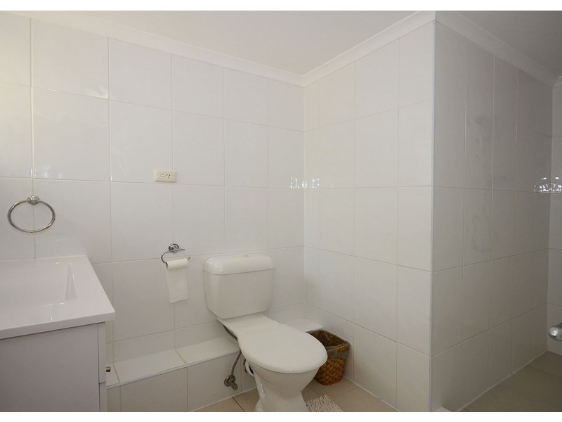 4 Arthur Street, Urangan QLD 4655