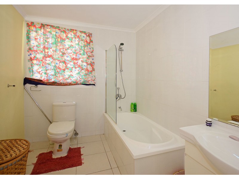 4 Arthur Street, Urangan QLD 4655