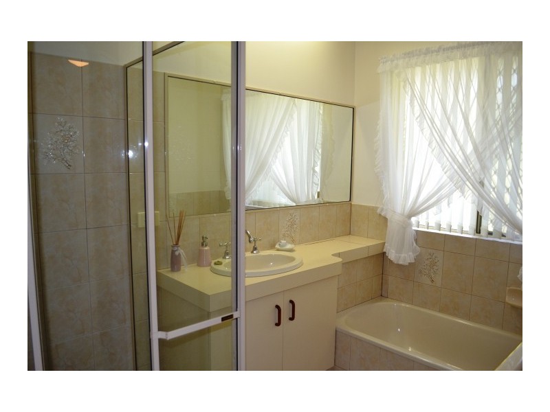 10 Meledie Avenue, Kawungan QLD 4655