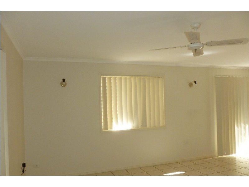 52 William Street, Urangan QLD 4655