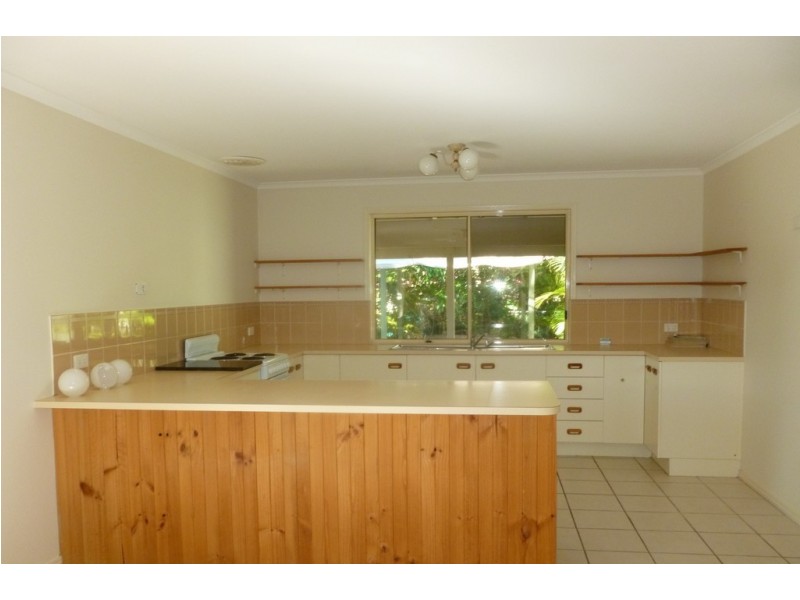 52 William Street, Urangan QLD 4655