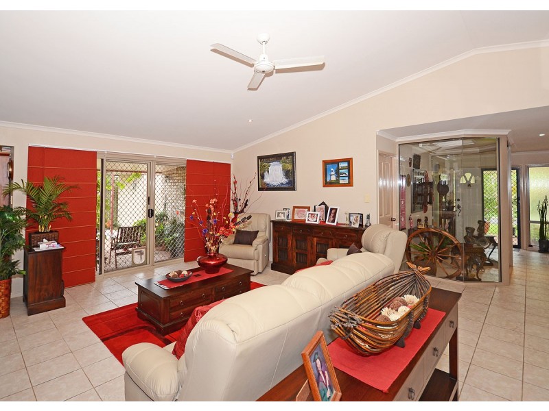25 Oceanview Street, Point Vernon QLD 4655