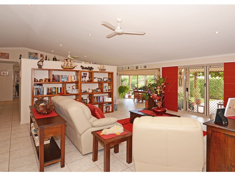 25 Oceanview Street, Point Vernon QLD 4655
