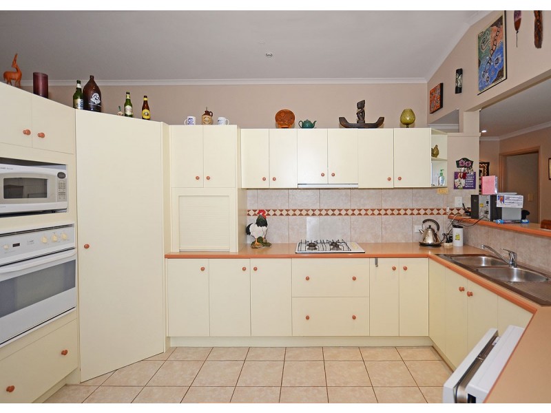 25 Oceanview Street, Point Vernon QLD 4655