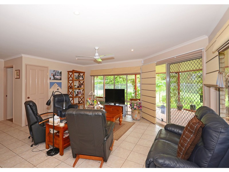 25 Oceanview Street, Point Vernon QLD 4655