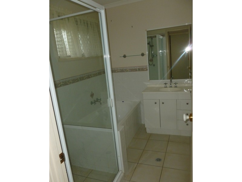 1 Abbey Ct, Kawungan QLD 4655