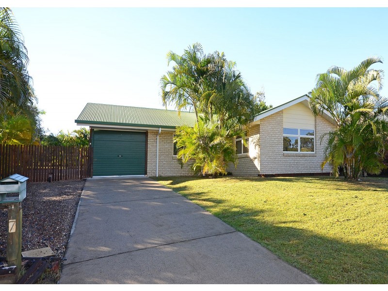 7 Macbel Court, Torquay QLD 4655
