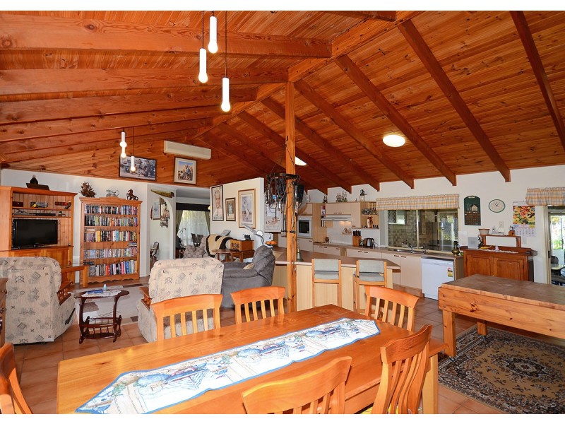 42 Christensen Street, Urraween QLD 4655