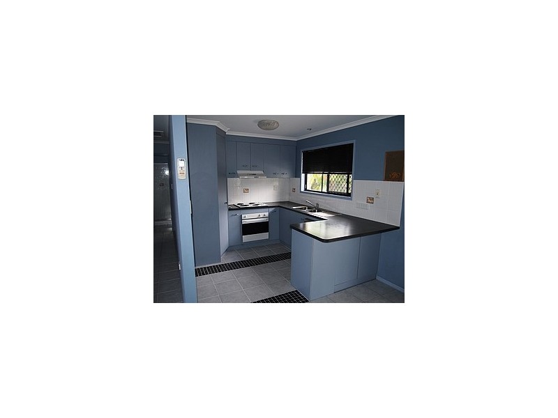 8 Kiwi Court, Point Vernon QLD 4655