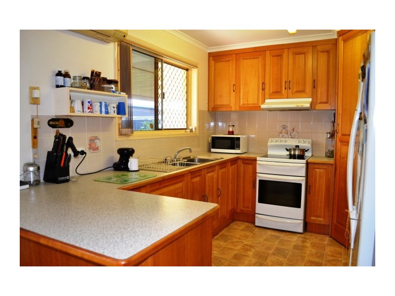 33 Merlin Drive, Urangan QLD 4655