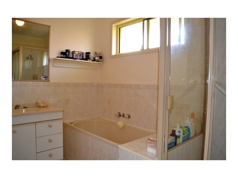 33 Merlin Drive, Urangan QLD 4655