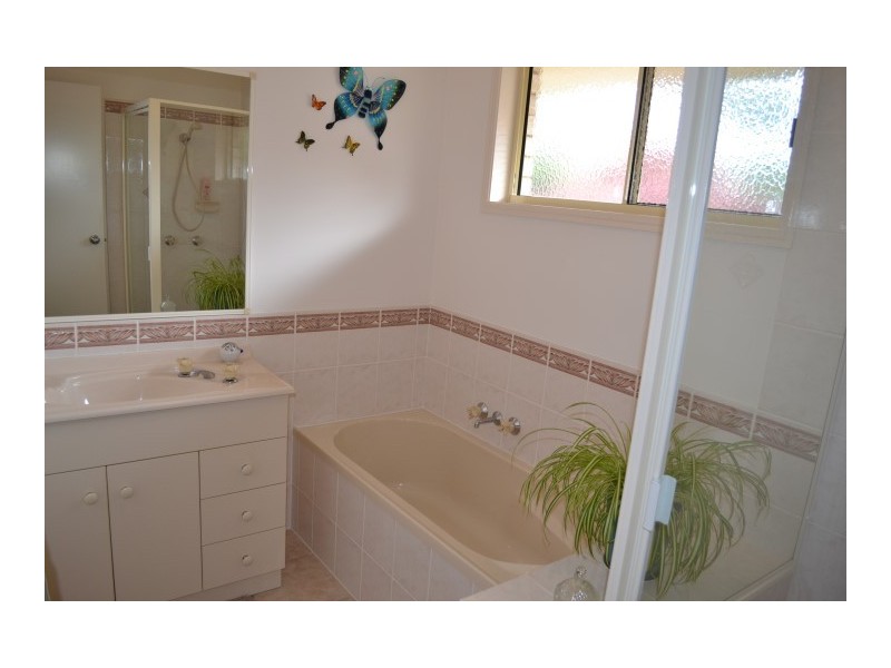 10 Aimee Drive, Urangan QLD 4655