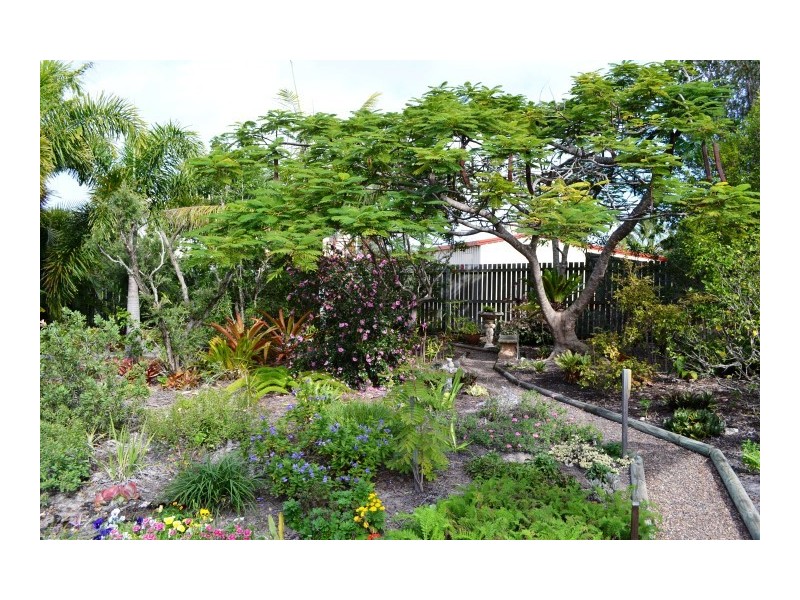 10 Aimee Drive, Urangan QLD 4655