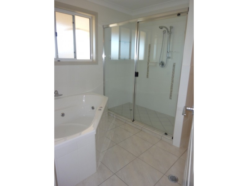 42 Earl St Vincent Cct, Eli Waters QLD 4655