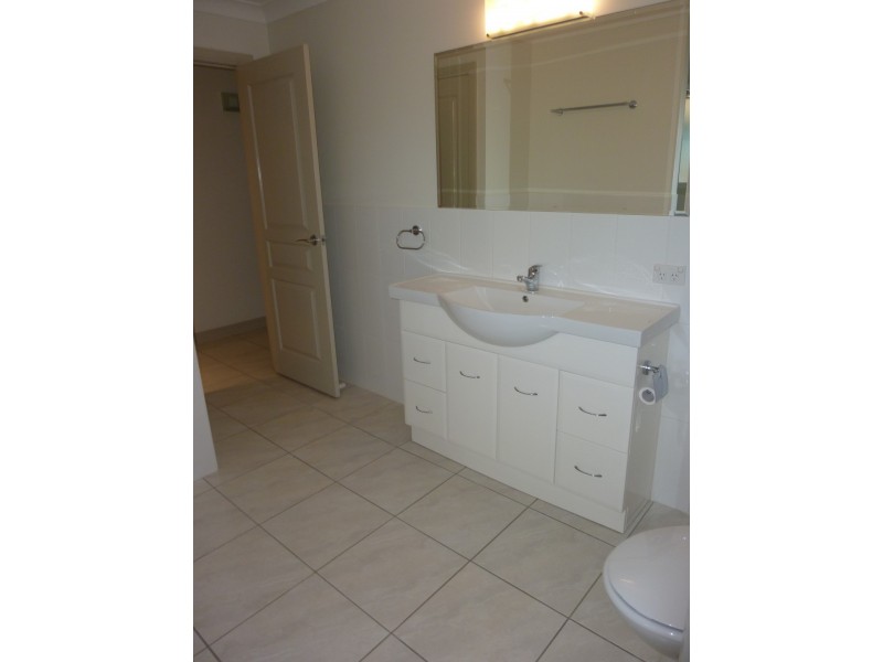 42 Earl St Vincent Cct, Eli Waters QLD 4655