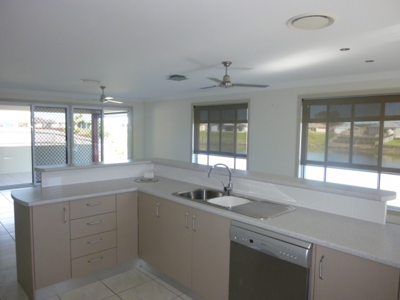 42 Earl St Vincent Cct, Eli Waters QLD 4655