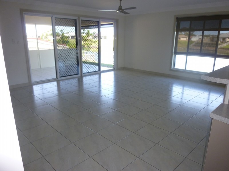 42 Earl St Vincent Cct, Eli Waters QLD 4655