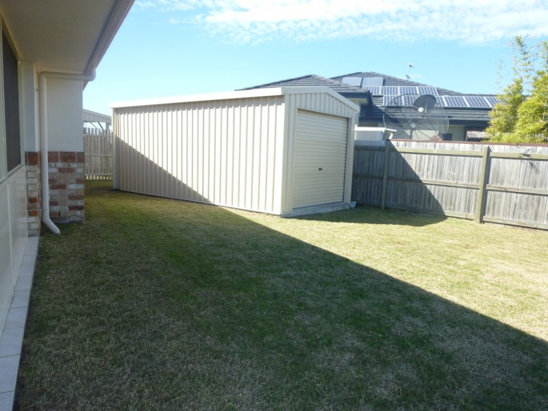 42 Earl St Vincent Cct, Eli Waters QLD 4655