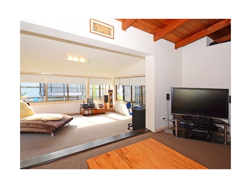 35 Richard Street, Urangan QLD 4655