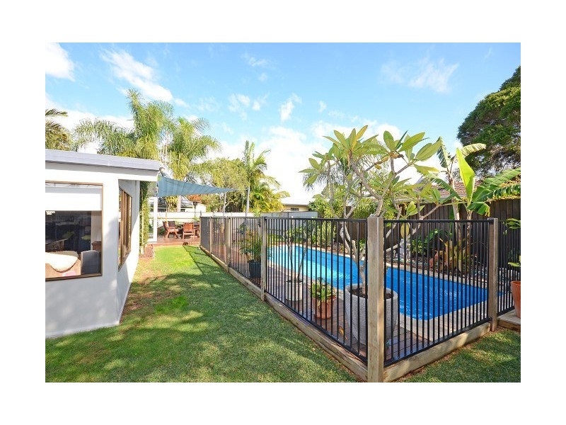 35 Richard Street, Urangan QLD 4655