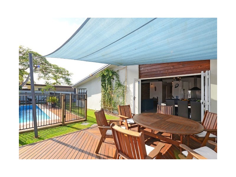 35 Richard Street, Urangan QLD 4655