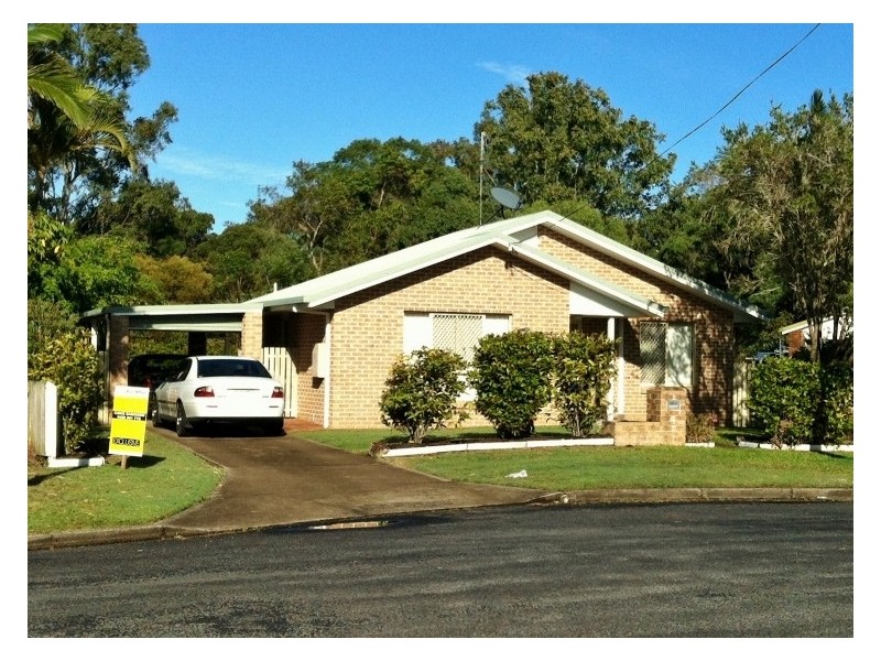 4 Whittaker Cl, Urangan QLD 4655