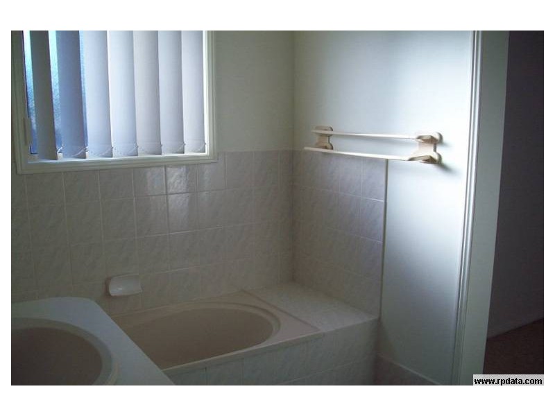 4 Whittaker Cl, Urangan QLD 4655