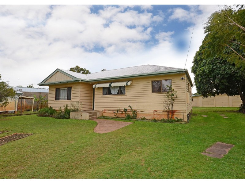 6 Coral Street, Urangan QLD 4655