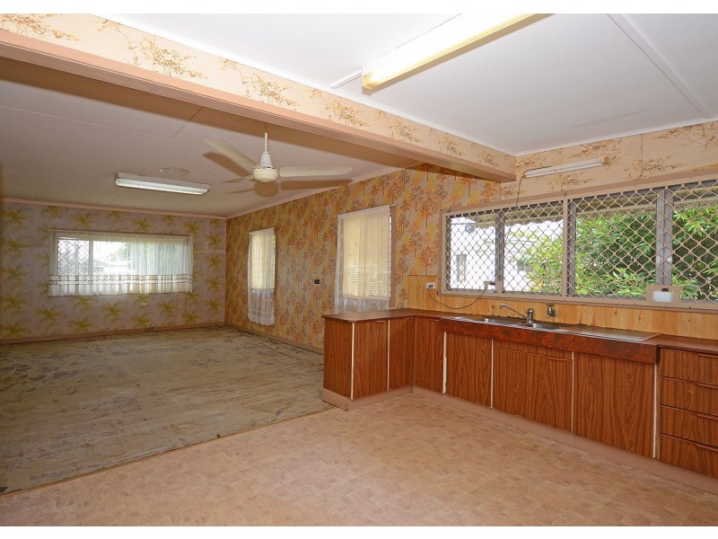 6 Coral Street, Urangan QLD 4655