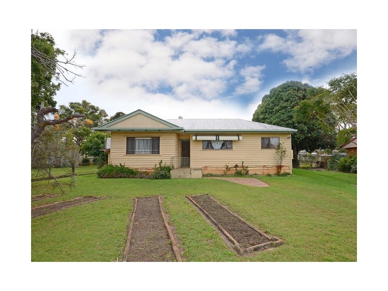 6 Coral Street, Urangan QLD 4655