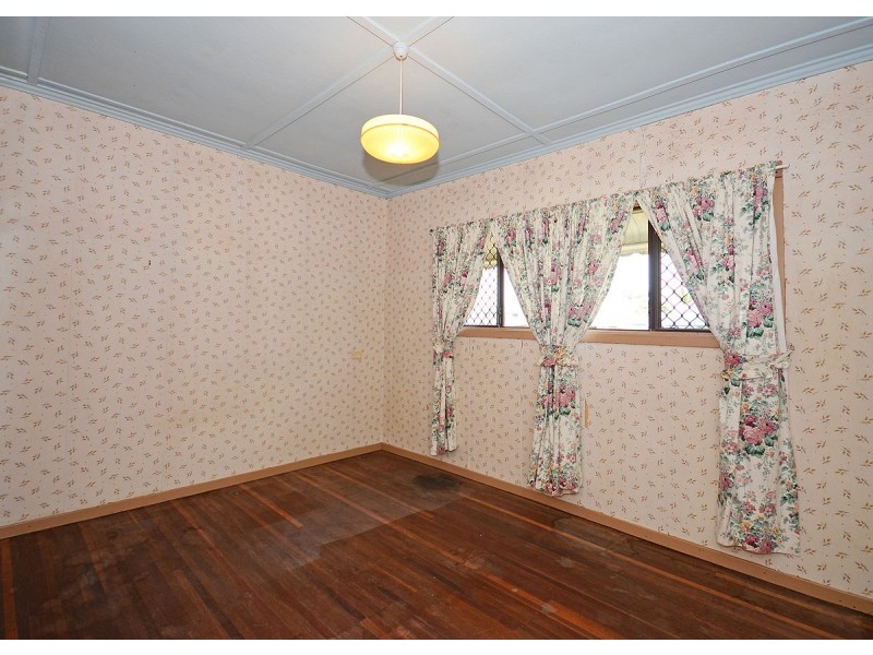 6 Coral Street, Urangan QLD 4655