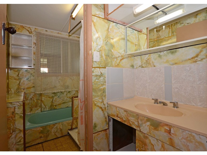 6 Coral Street, Urangan QLD 4655