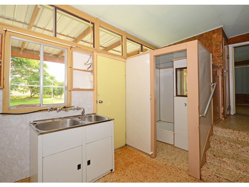 6 Coral Street, Urangan QLD 4655