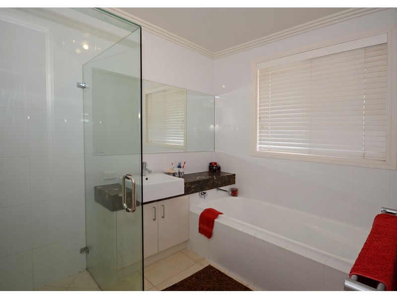 127 Esplanade, Hervey Bay QLD 4655