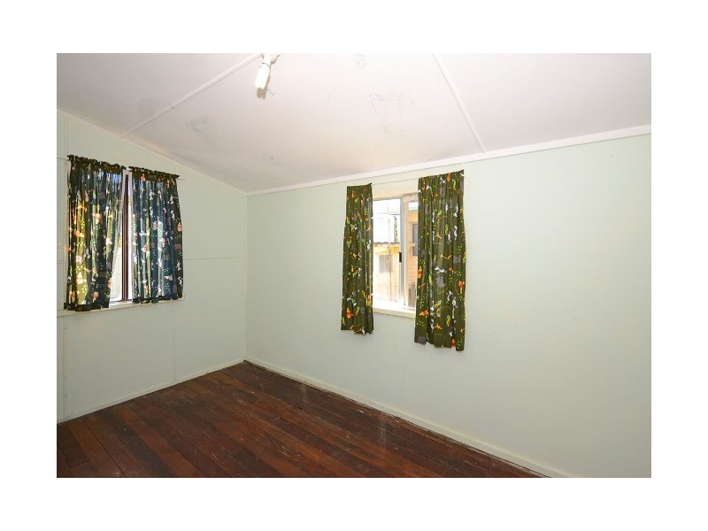 4 Coral Street, Urangan QLD 4655