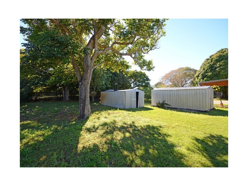 4 Coral Street, Urangan QLD 4655