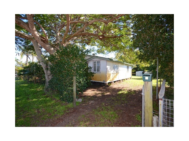 4 Coral Street, Urangan QLD 4655