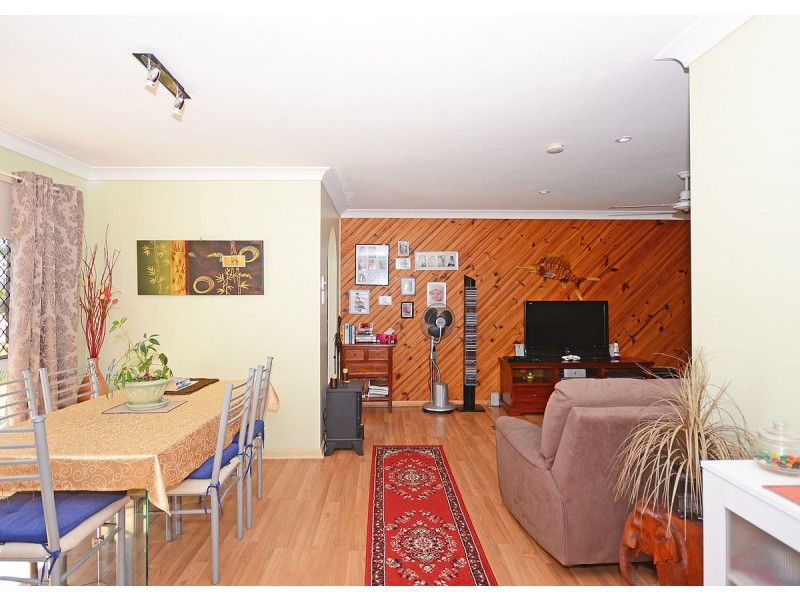 11 Sealink Drive, Point Vernon QLD 4655