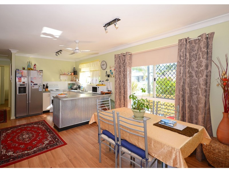 11 Sealink Drive, Point Vernon QLD 4655