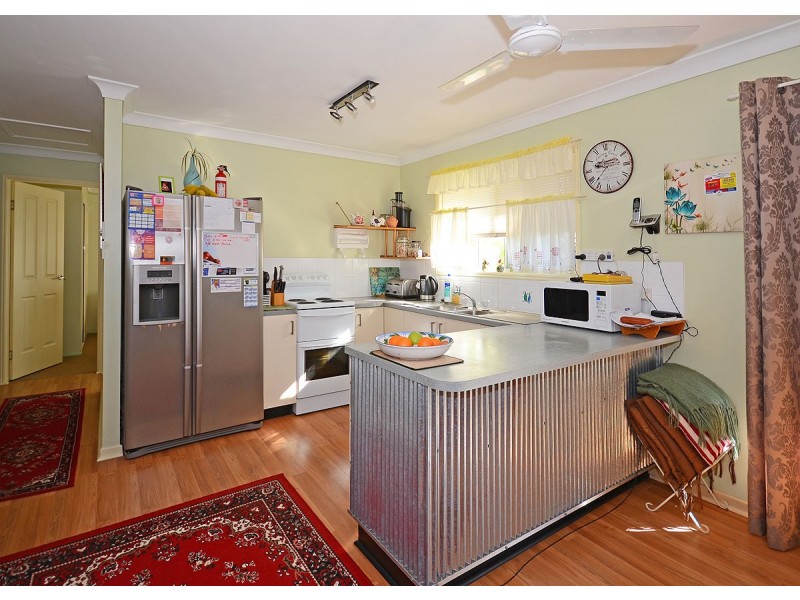 11 Sealink Drive, Point Vernon QLD 4655