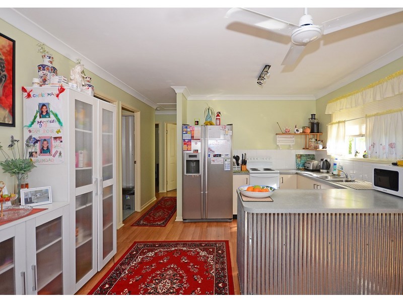 11 Sealink Drive, Point Vernon QLD 4655